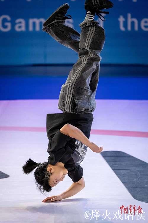 全运会霹雳舞女子组决赛 刘清漪战胜对手成功卫冕