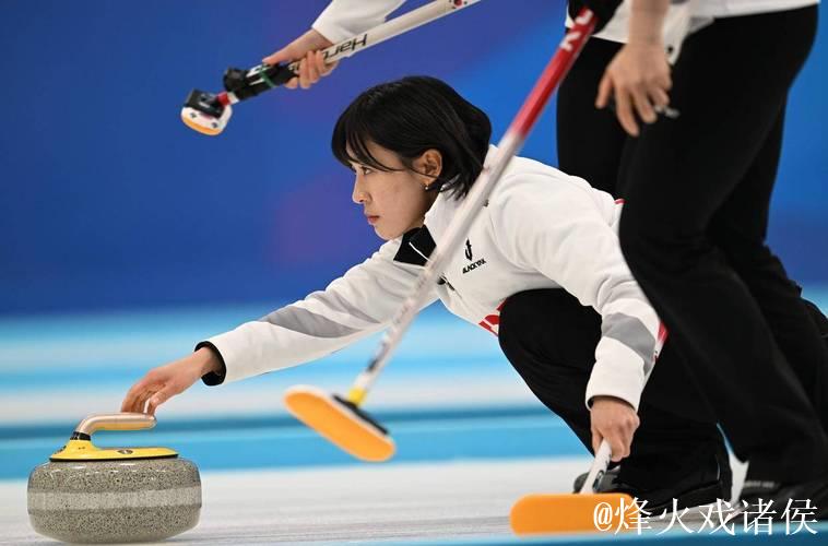 冬奥会冰壶混双资格赛：中国队以7-4战胜丹麦队 豪取四连胜
